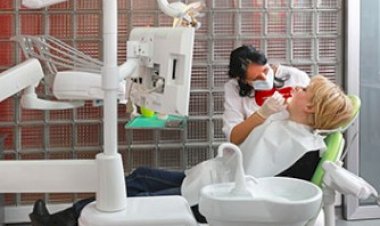 How To Pick The Right Dental Assistant School For You?